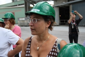 bloggerska i hardhat Bloggerska i skyddshjälm